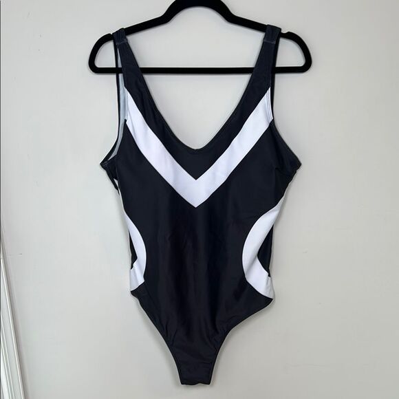 Other - New Black and White One-Piece Illusion Slimming Swimsuit XL